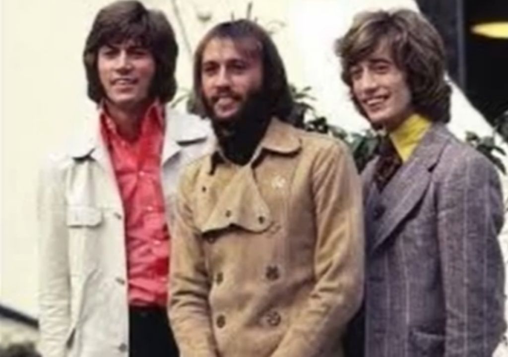 Please Don't Turn Out The Lights - Bee Gees - MaiBeautySong