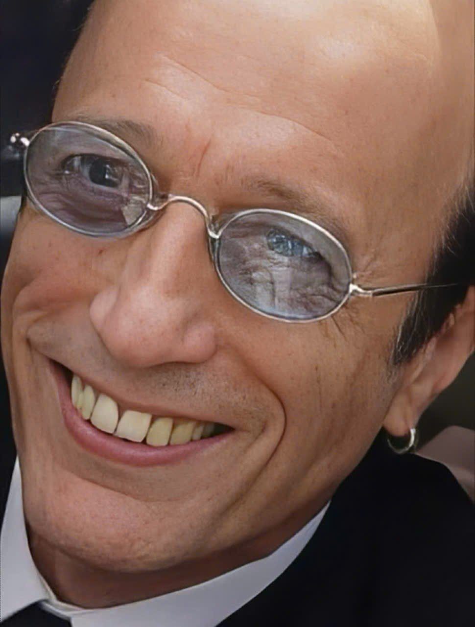 “At 61, Robin Gibb Finally Admits What Fans Feared Most — And It